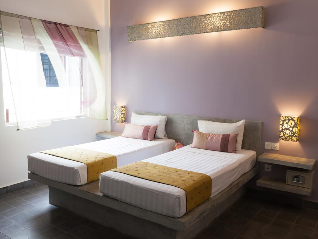 The 252 Hotell Phnom Penh Exteriör bild