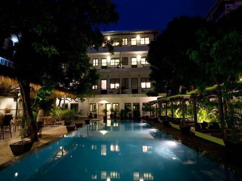 The 252 Hotell Phnom Penh Exteriör bild
