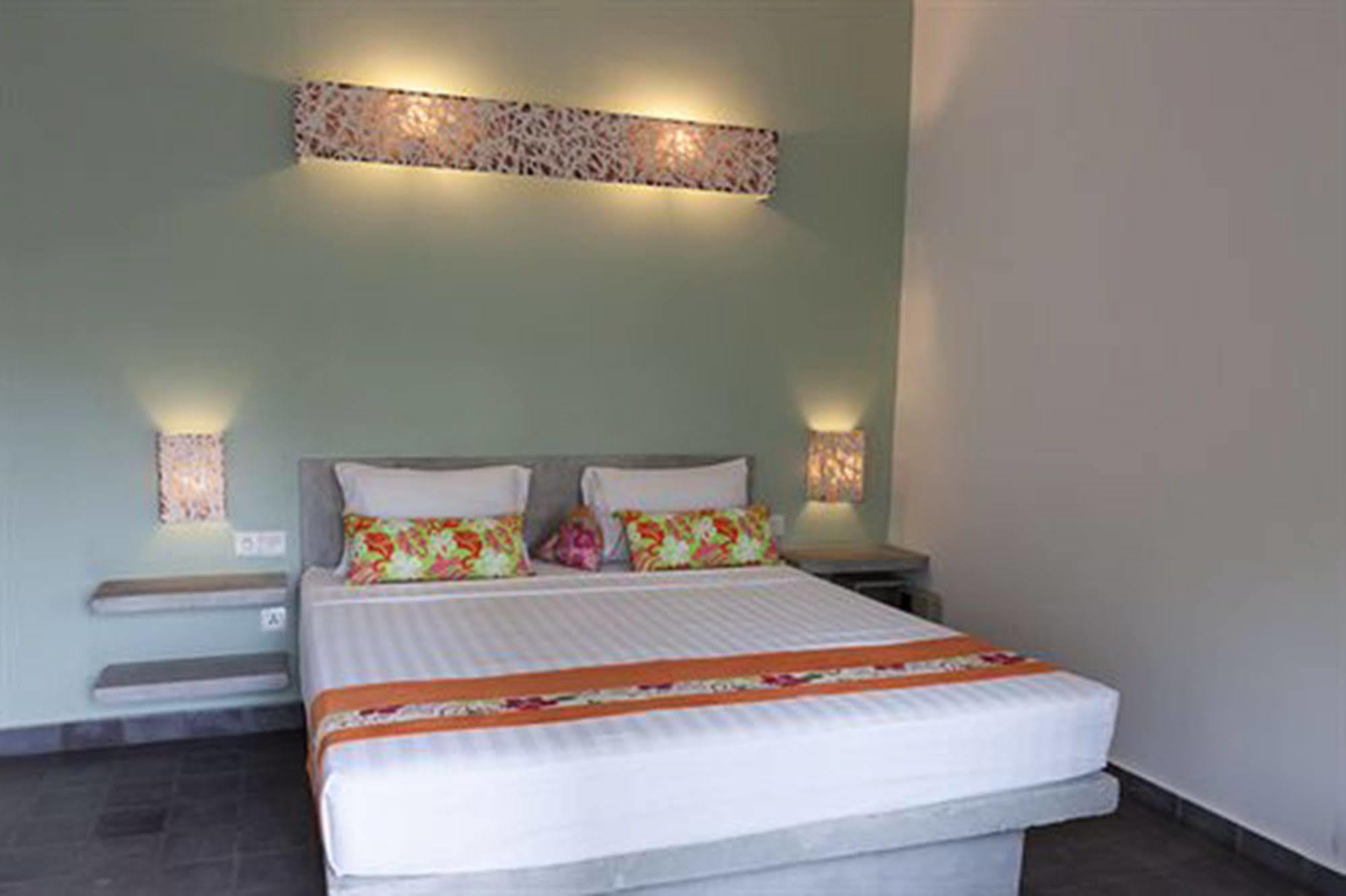The 252 Hotell Phnom Penh Exteriör bild