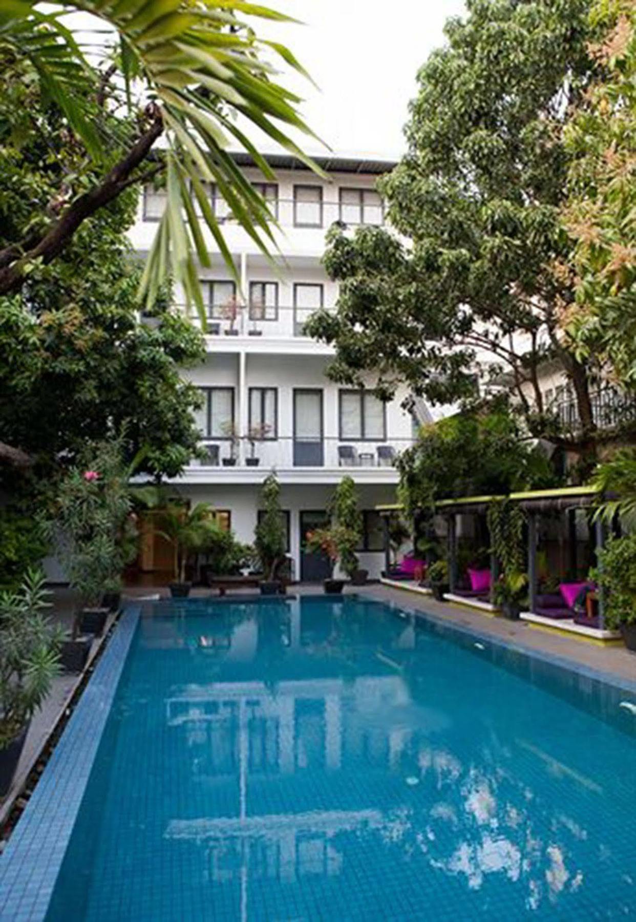 The 252 Hotell Phnom Penh Exteriör bild