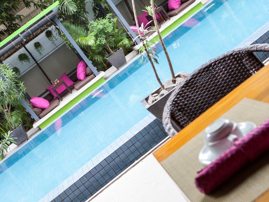 The 252 Hotell Phnom Penh Exteriör bild